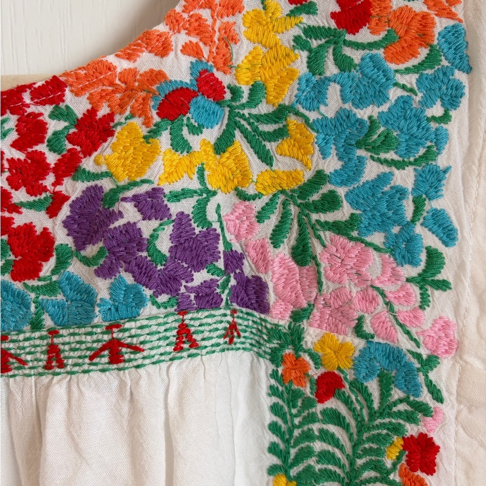 J Marie Colorful Embroidered Floral Top - Picture 4 of 8